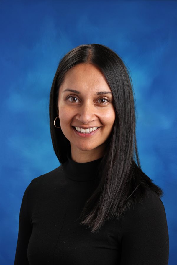 headshot.29cf8619020.jpg