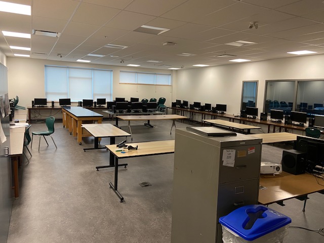 computer-lab.29aafe7557.jpg